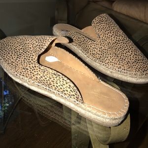 Beach style cheetah slip on sandal